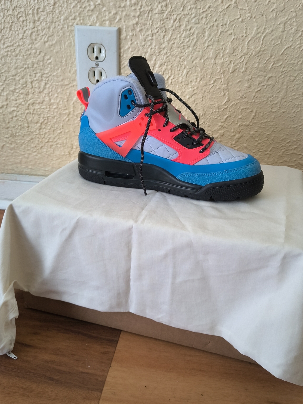 Women's Nike Spizike Mid Sneakers in White, Blue & Neon Pink